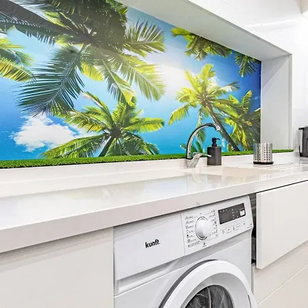 Tropicalidays Montana Apartment *